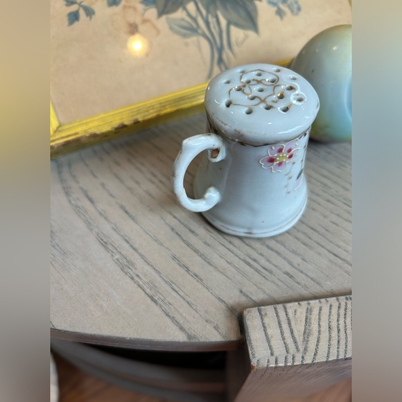 VINTAGE Salt and Pepper Sets plus Two Singles (6 pieces) - Picture 16 of 16